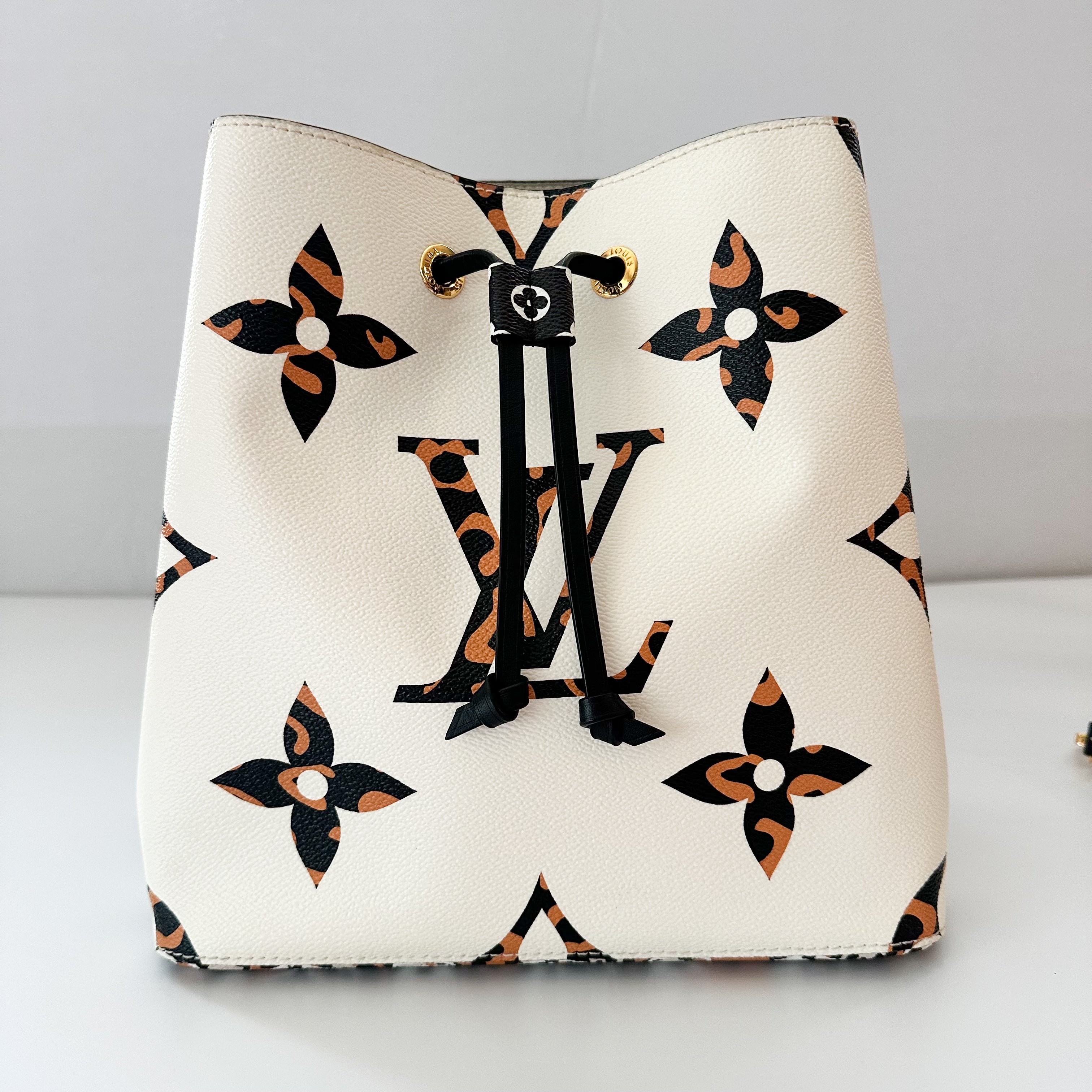 Louis Vuitton Monogram Giant Jungle NéoNoé Ivory