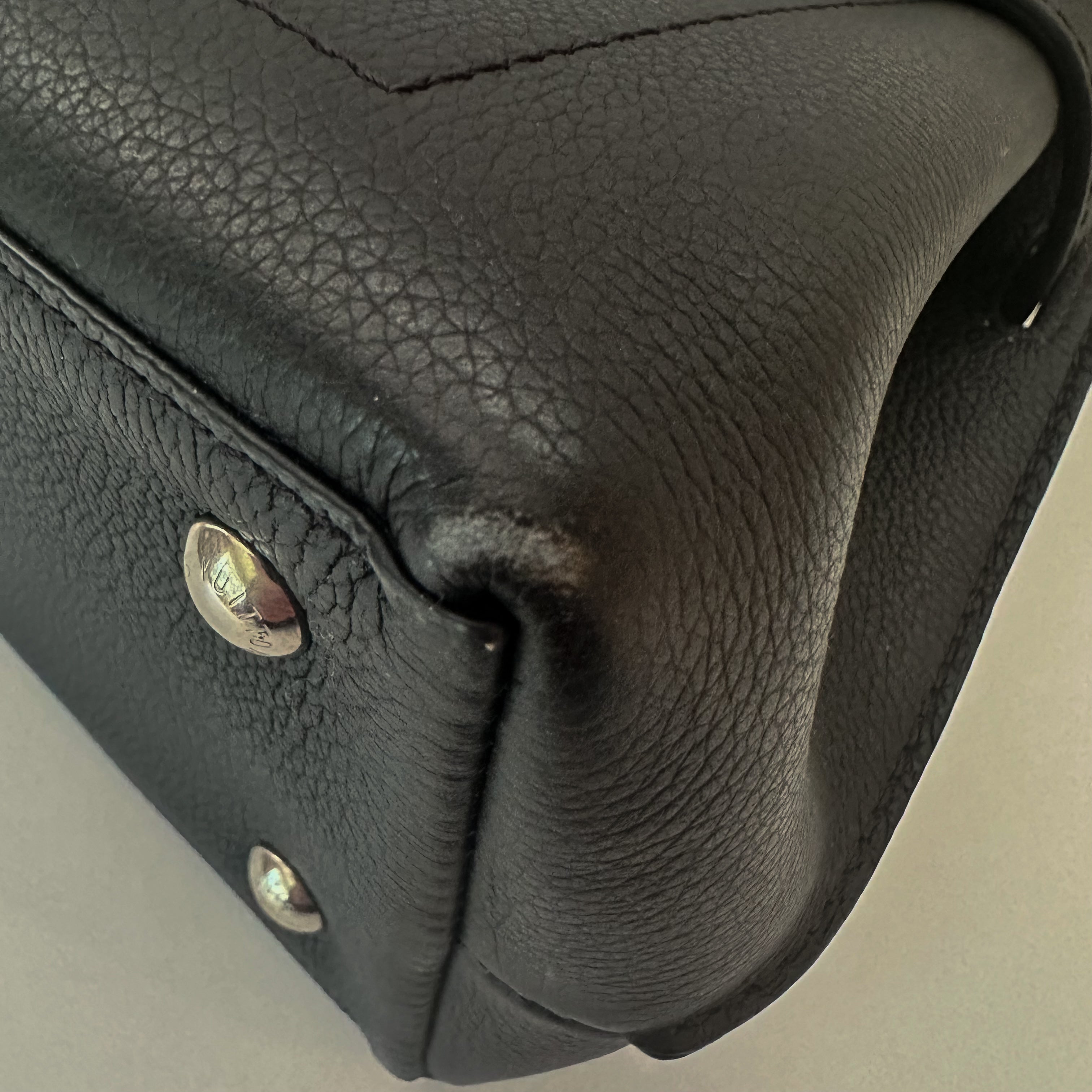 Louis Vuitton Soft Calfskin Lockme Ever MM Black