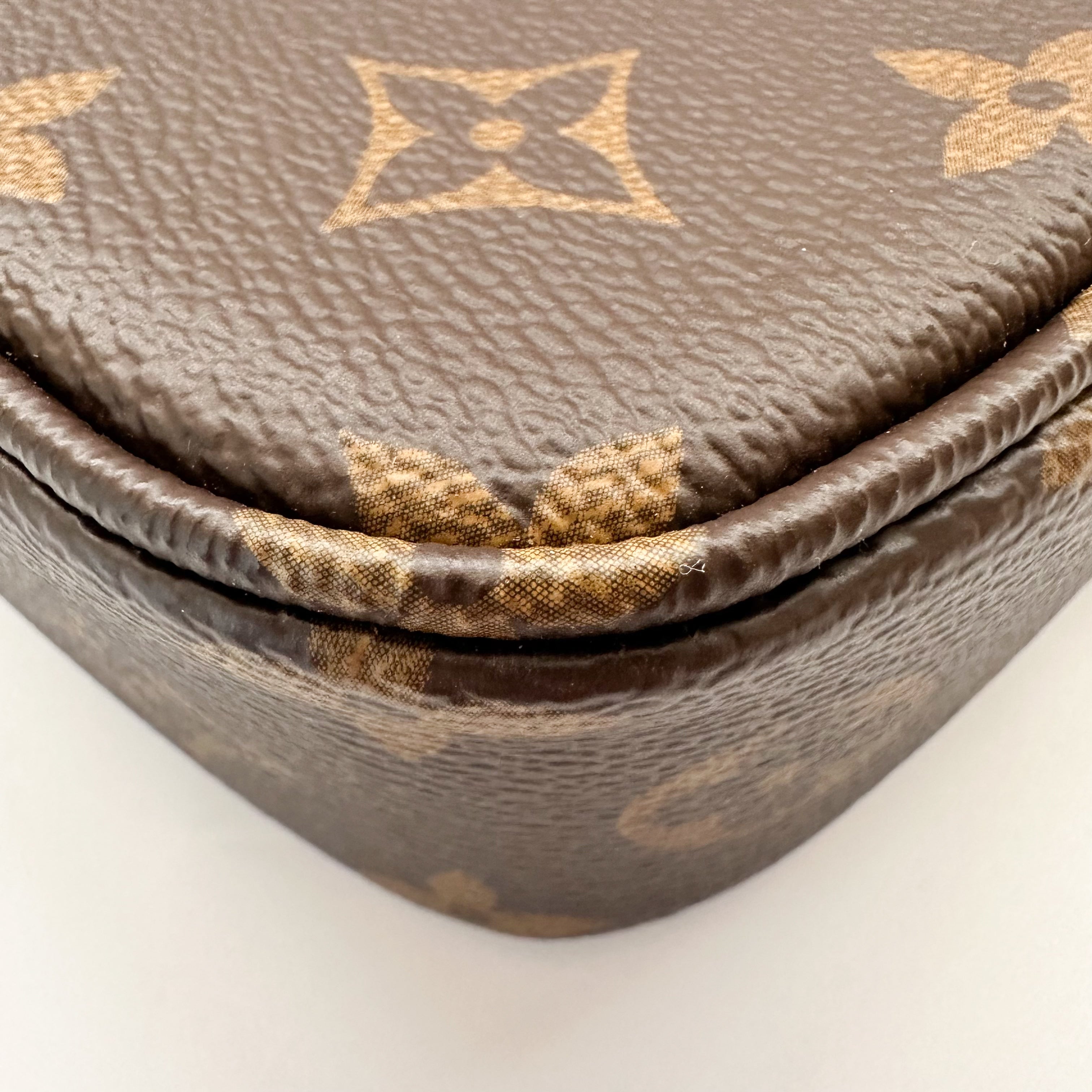 Louis Vuitton Monogram Ivy Wallet On Chain