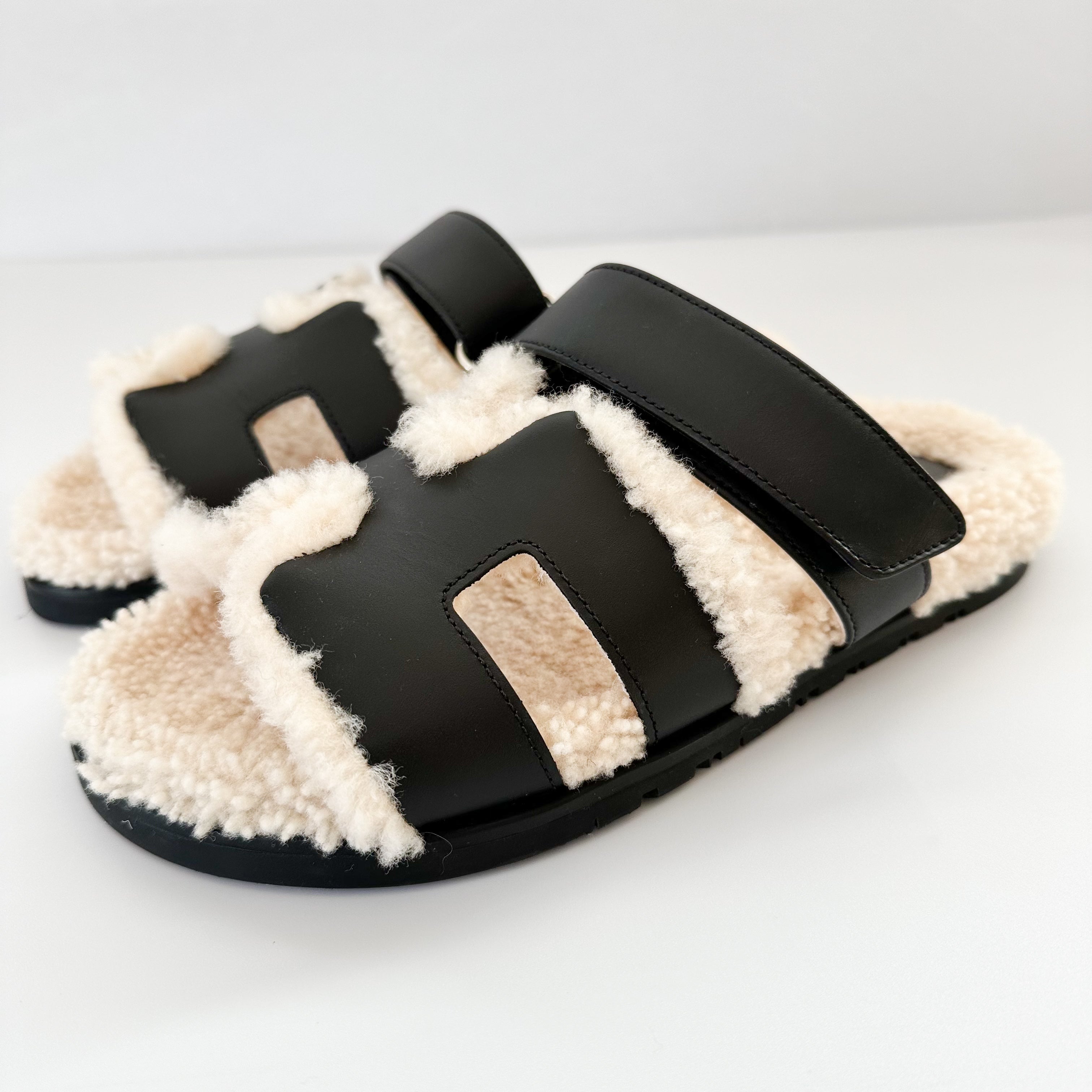 Hermès Chypre Sandals Black and Ecru Shearling 39