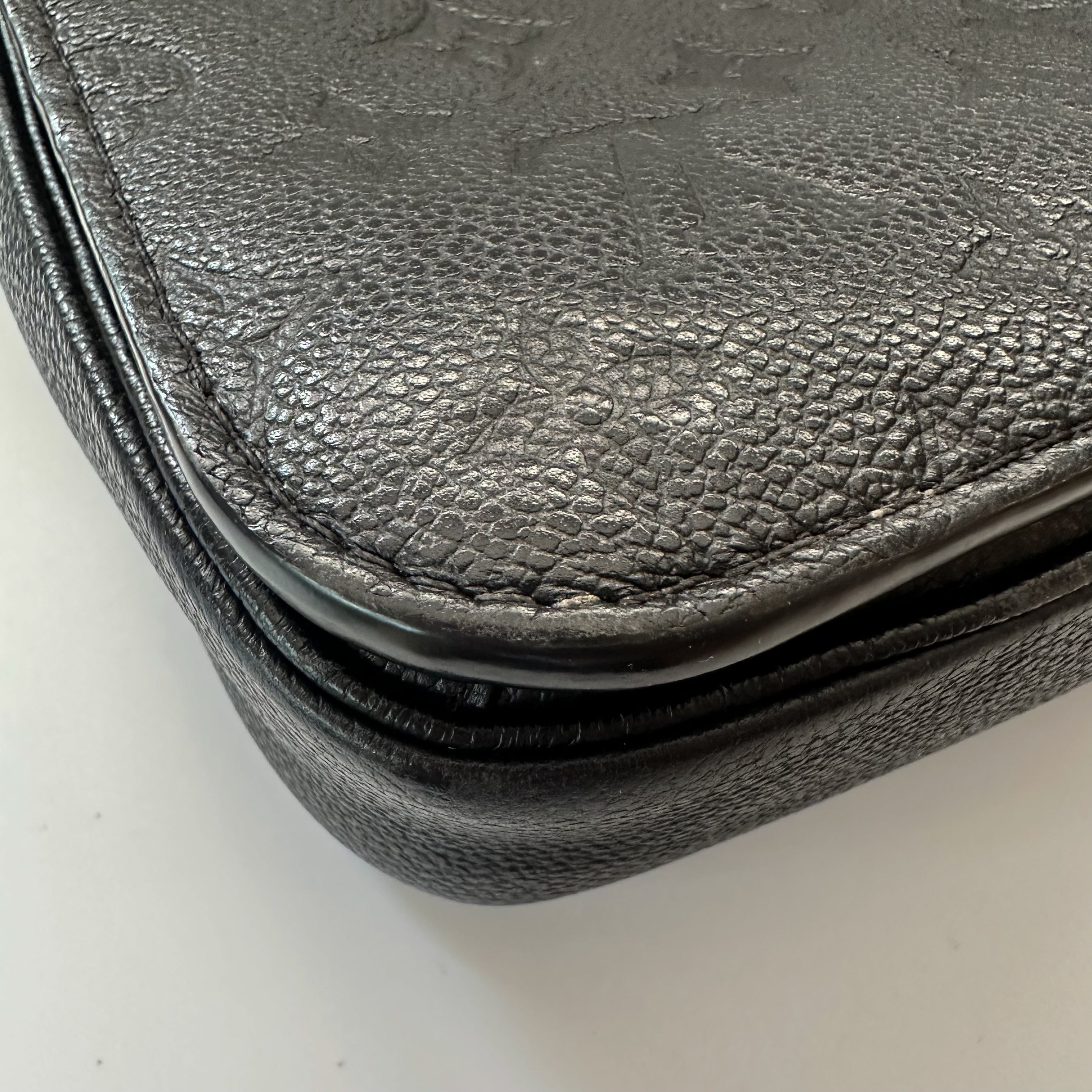 Louis Vuitton Empreinte Pochette Metis Black