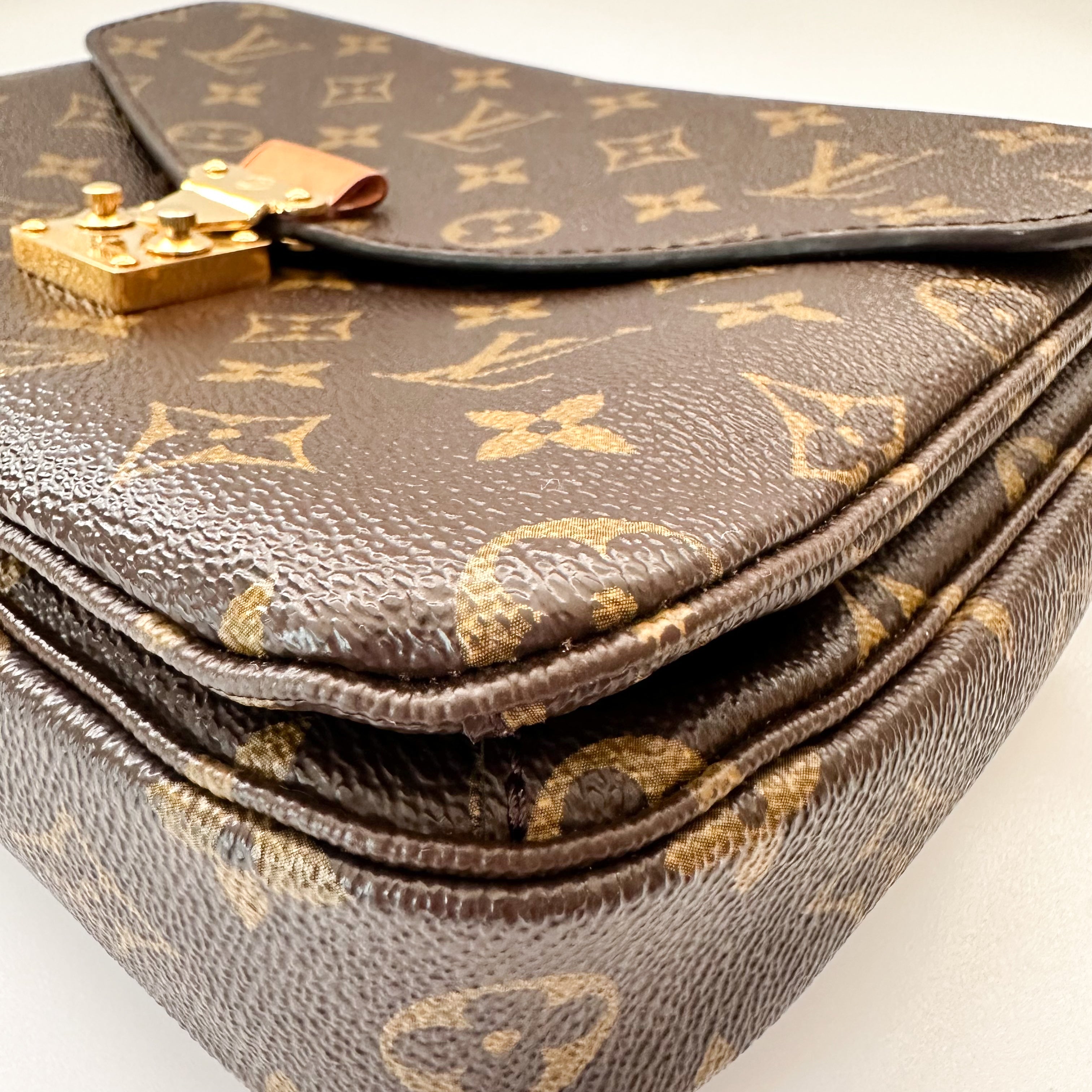 Louis Vuitton Monogram Pochette Metis