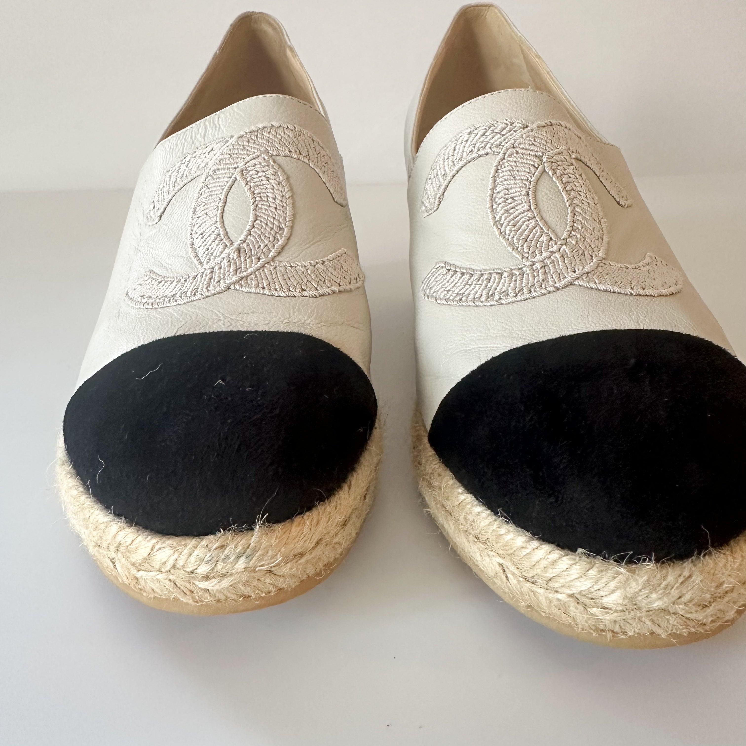 Chanel Lambskin Suede CC Espadrille Wedges 42 White Black