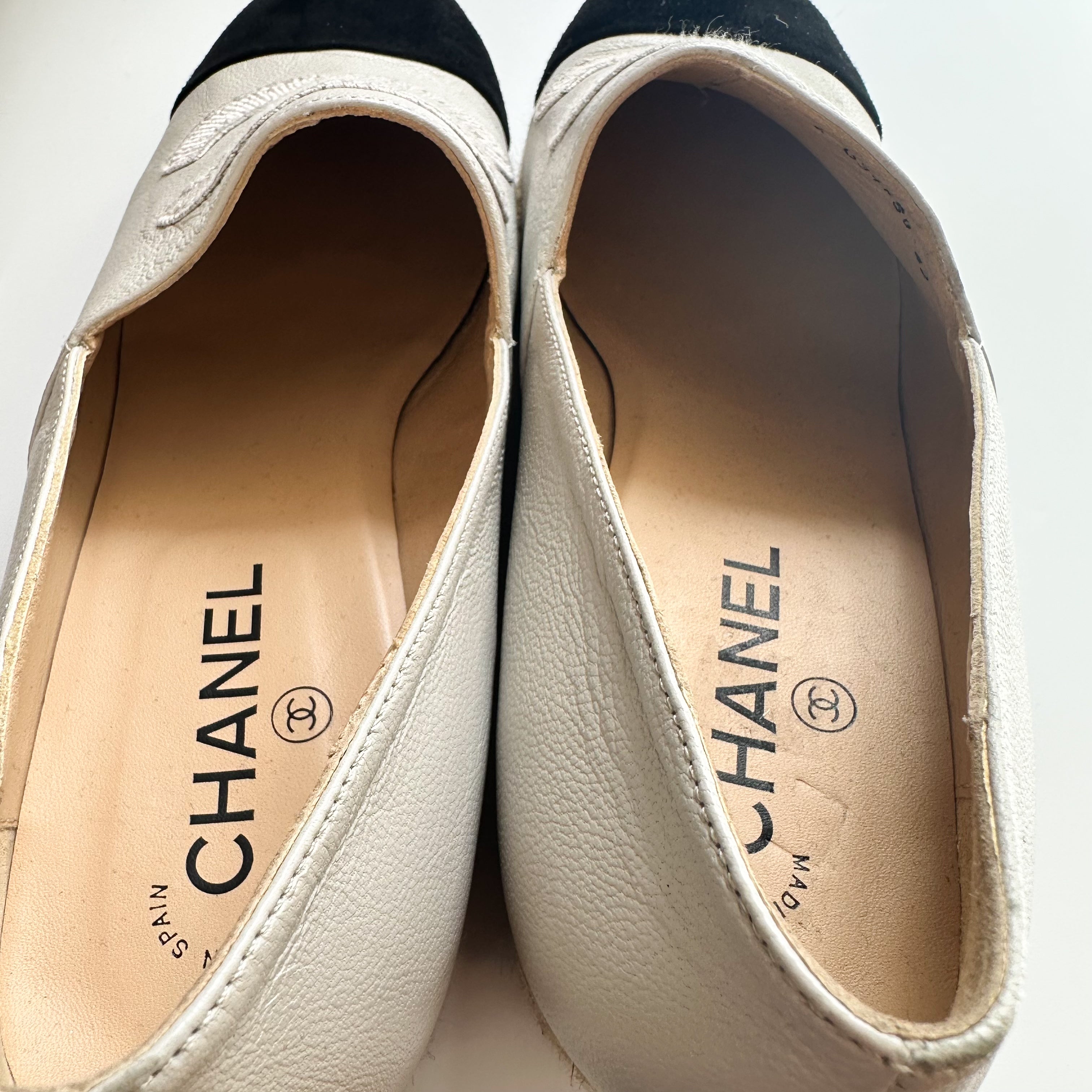 Chanel Lambskin Suede CC Espadrille Wedges 42 White Black