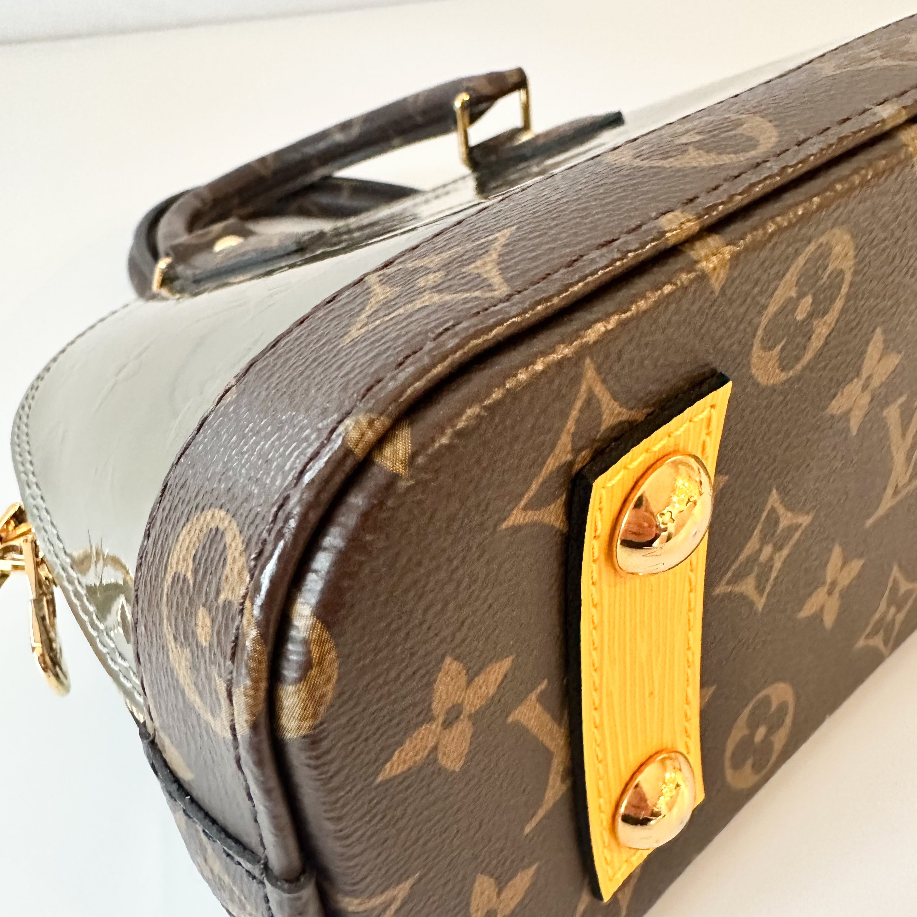 Louis Vuitton Vernis Epi Monogram Alma BB Bitume Metallise