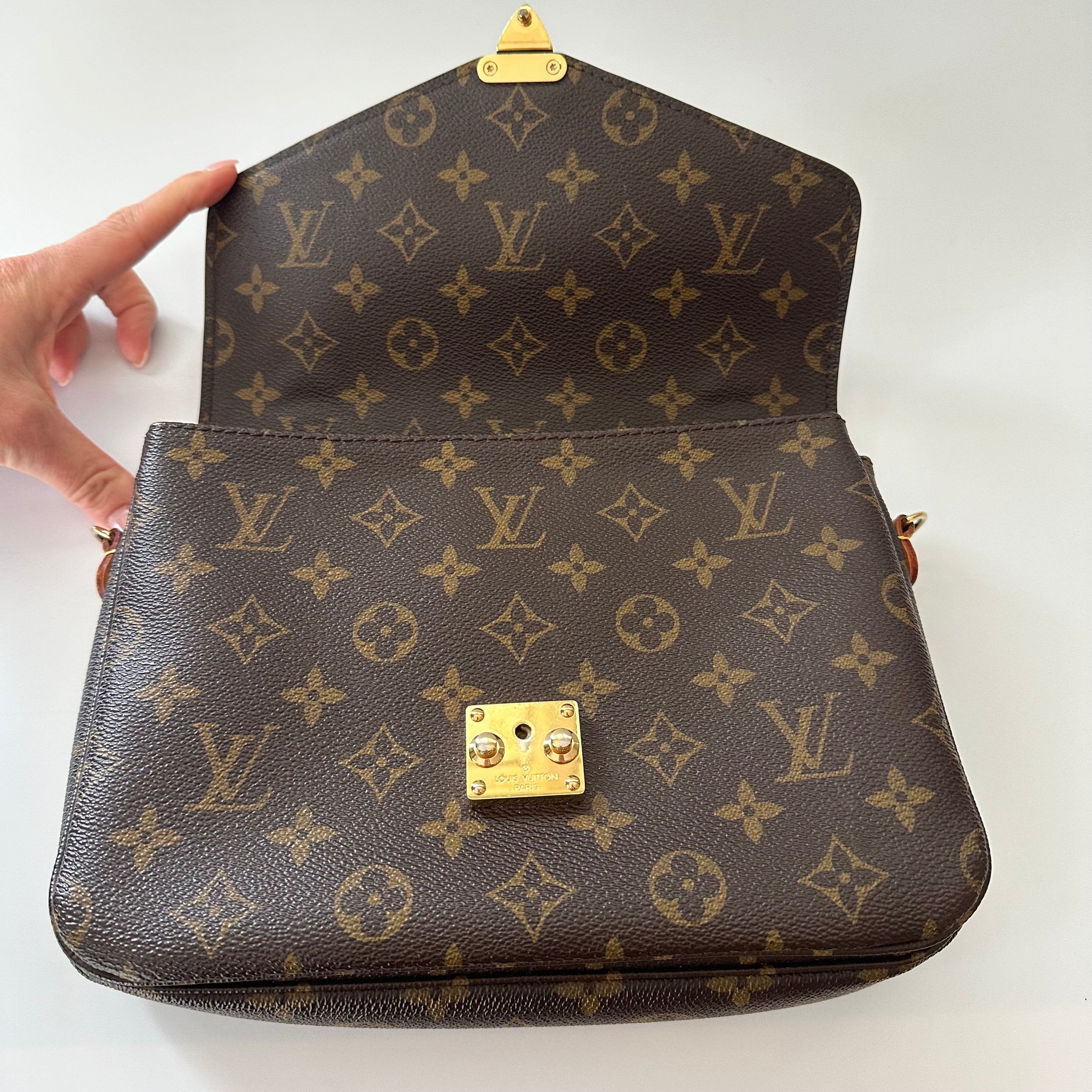 Louis Vuitton Monogram Pochette Metis