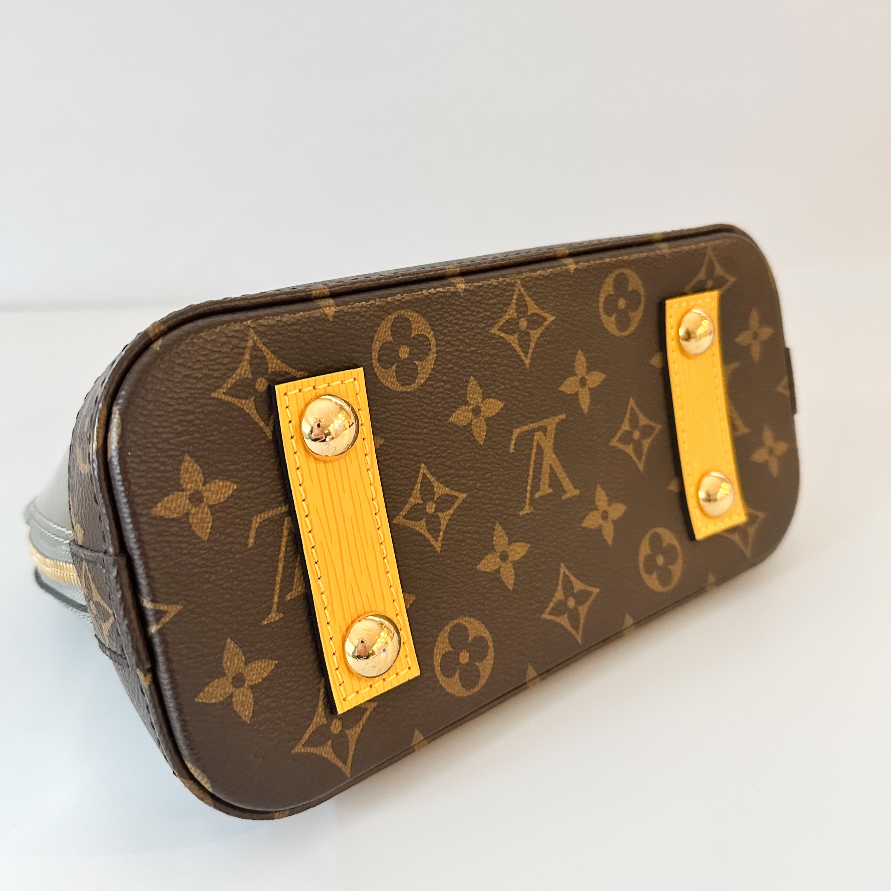 Louis Vuitton Vernis Epi Monogram Alma BB Bitume Metallise