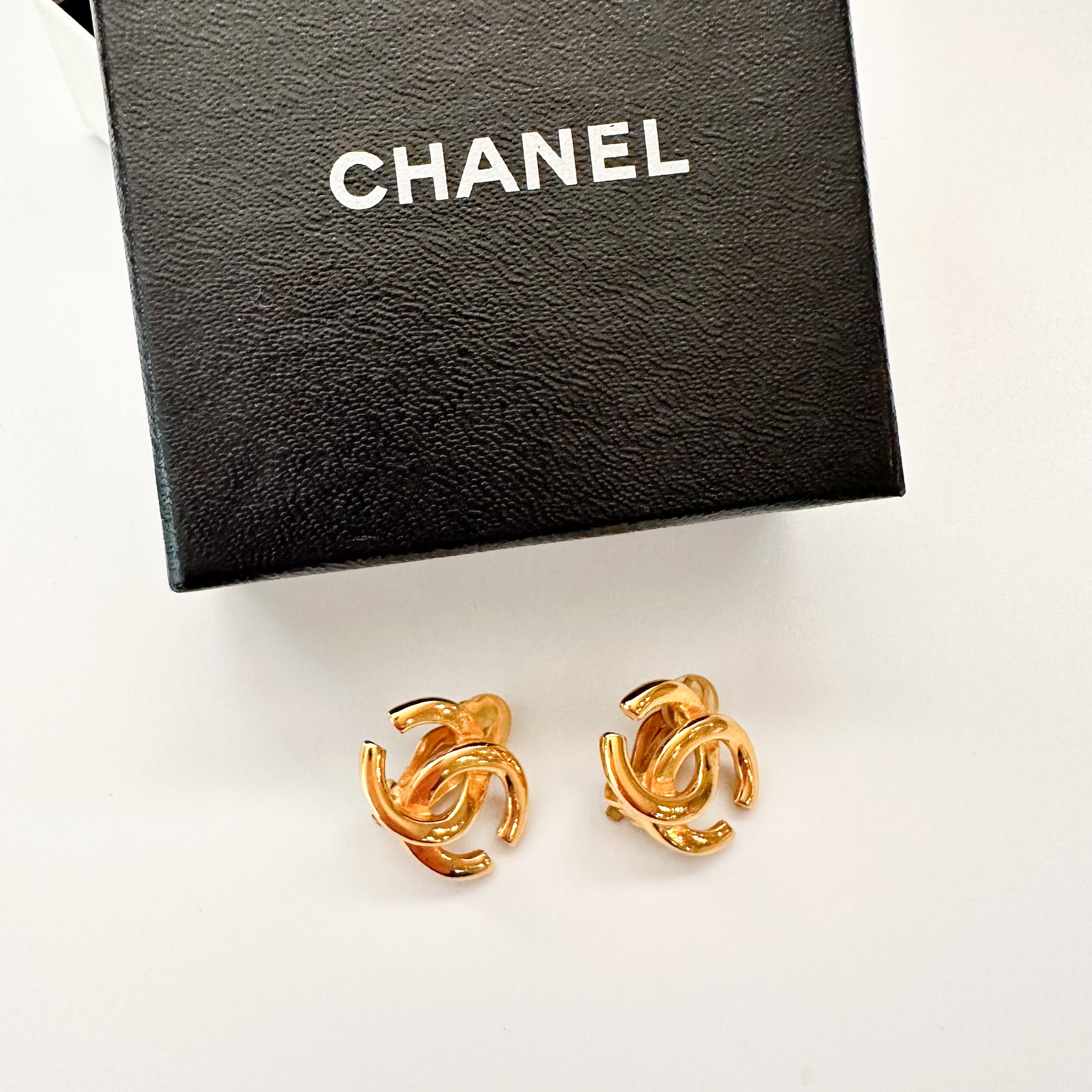 Chanel Metal CC Turnlock Clip On Earrings Gold