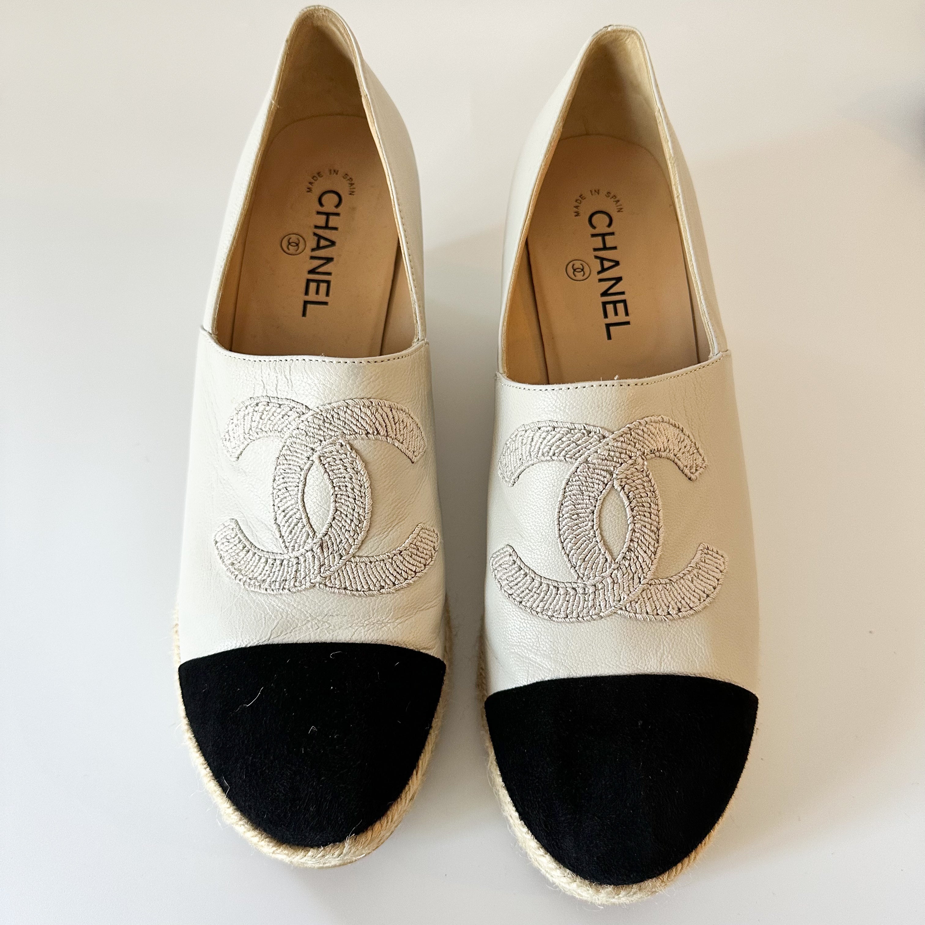 Chanel Lambskin Suede CC Espadrille Wedges 42 White Black