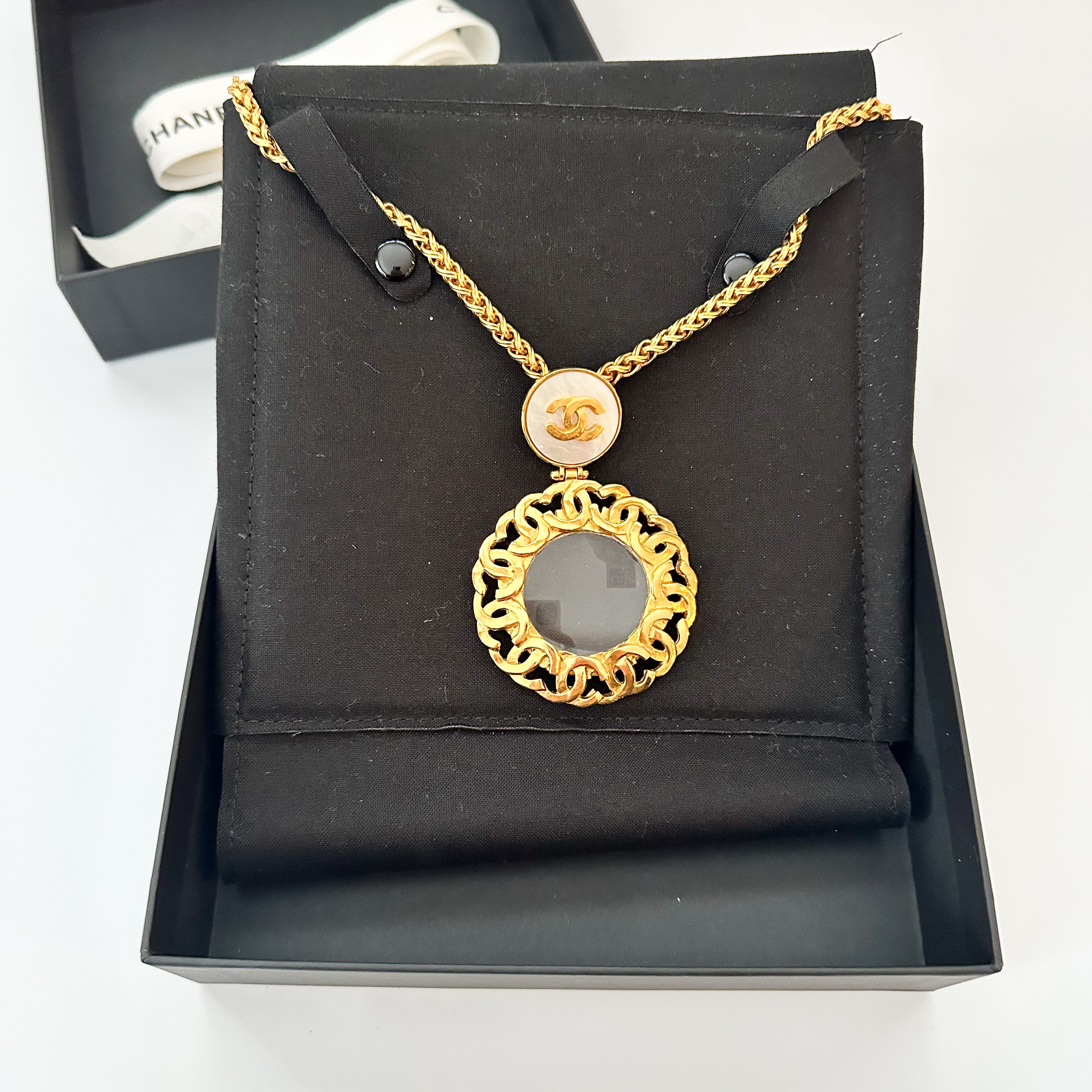 Chanel 95A Vintage Mother of Pearl Pendant Necklace