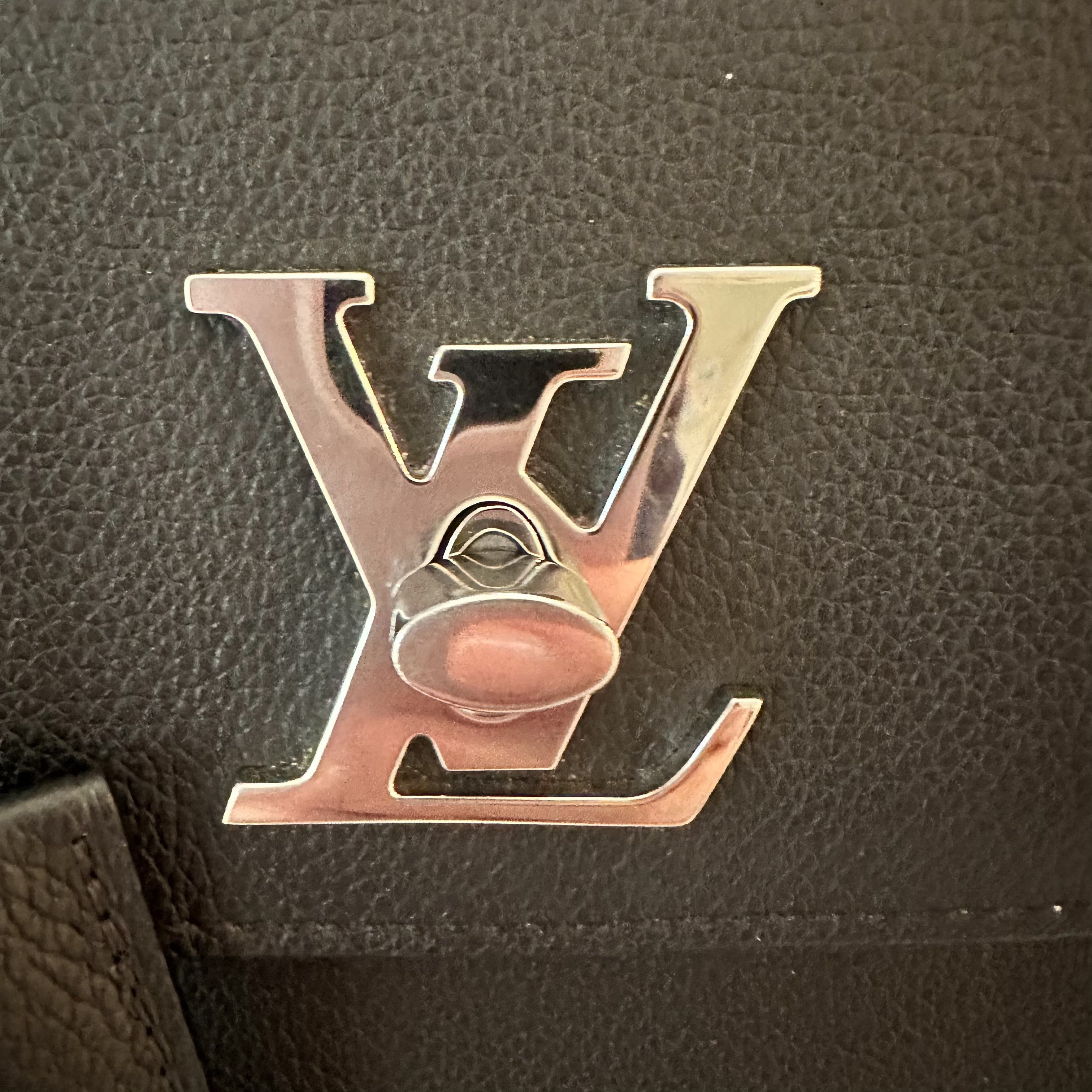 Louis Vuitton Soft Calfskin Lockme Ever MM Black