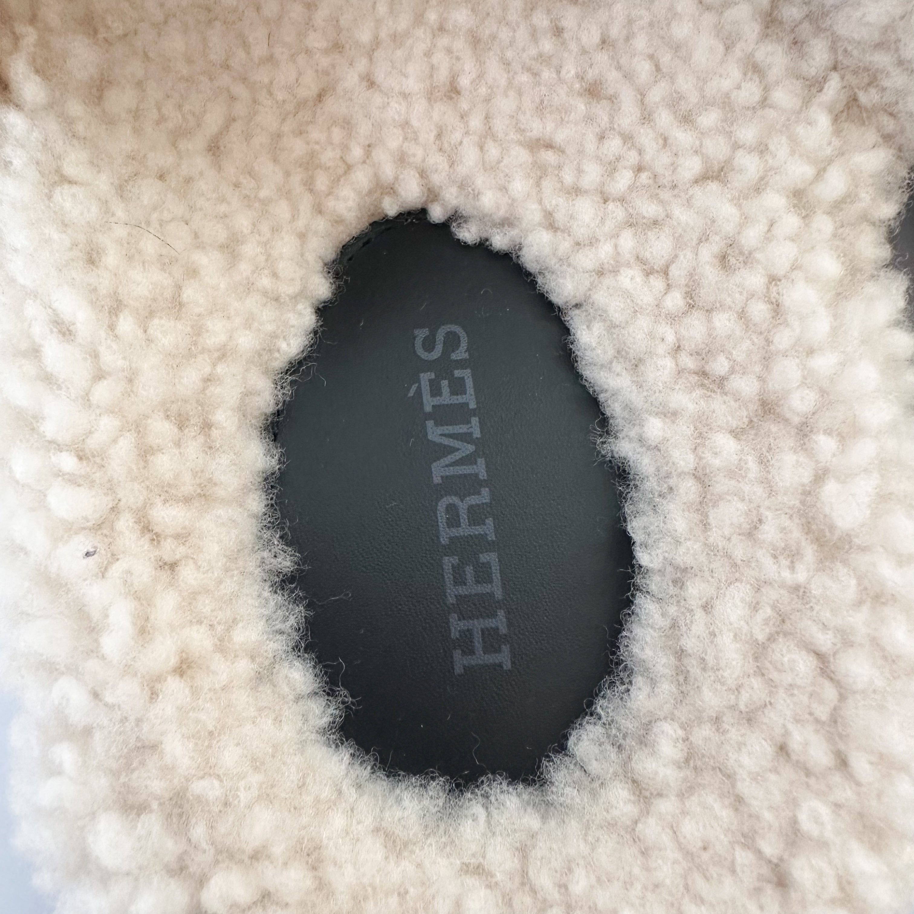 Hermès Chypre Sandals Black and Ecru Shearling 39