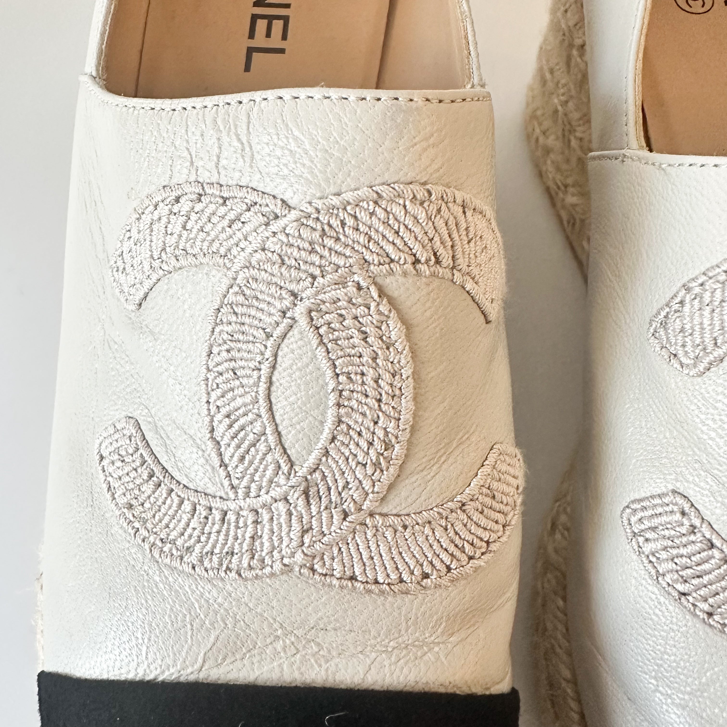 Chanel Lambskin Suede CC Espadrille Wedges 42 White Black