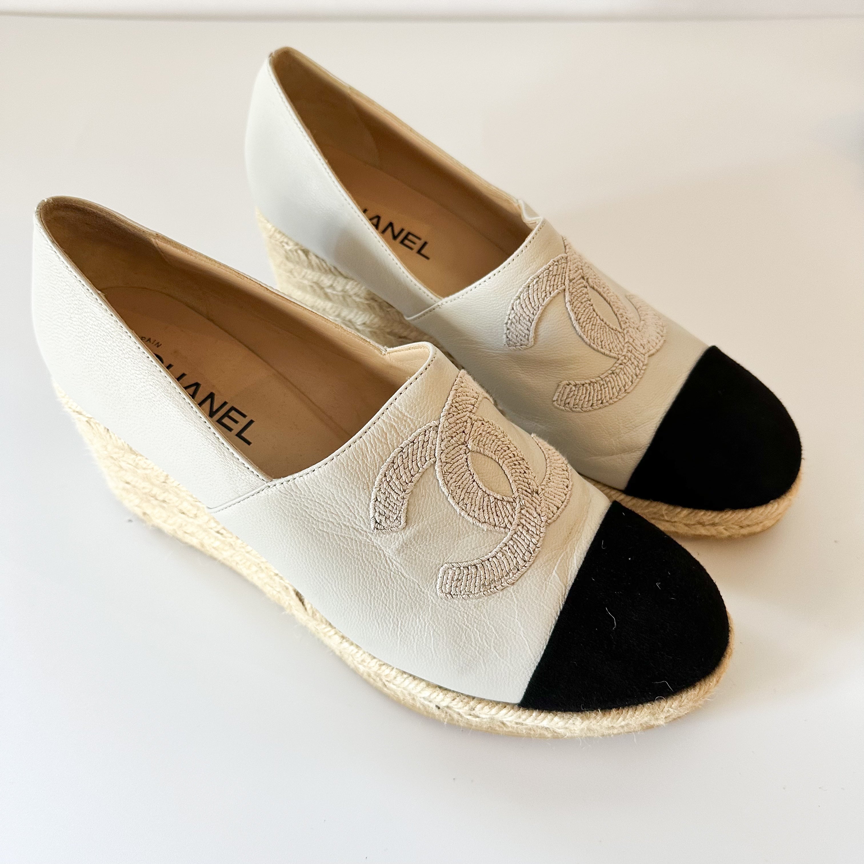 Chanel Lambskin Suede CC Espadrille Wedges 42 White Black