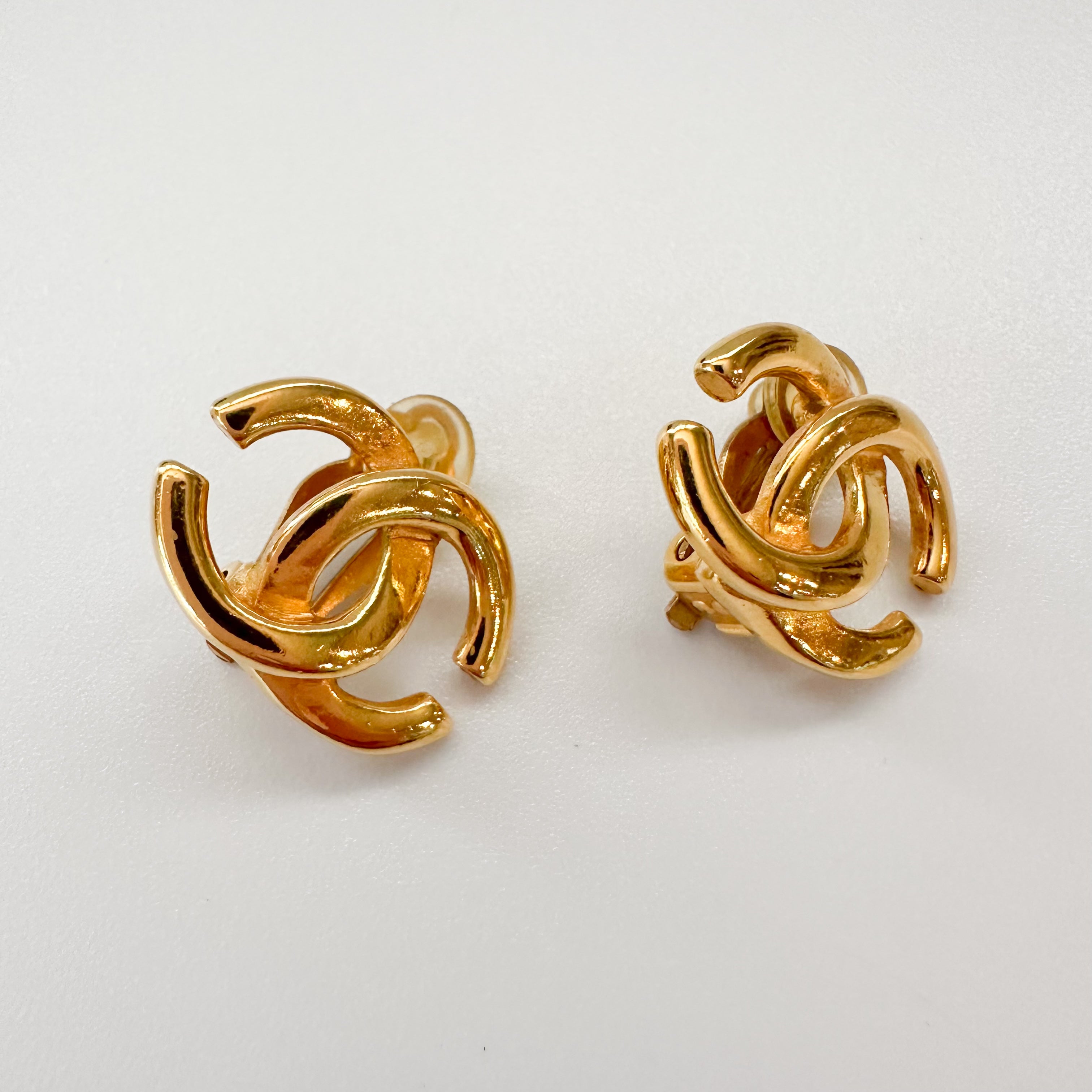 Chanel Metal CC Turnlock Clip On Earrings Gold