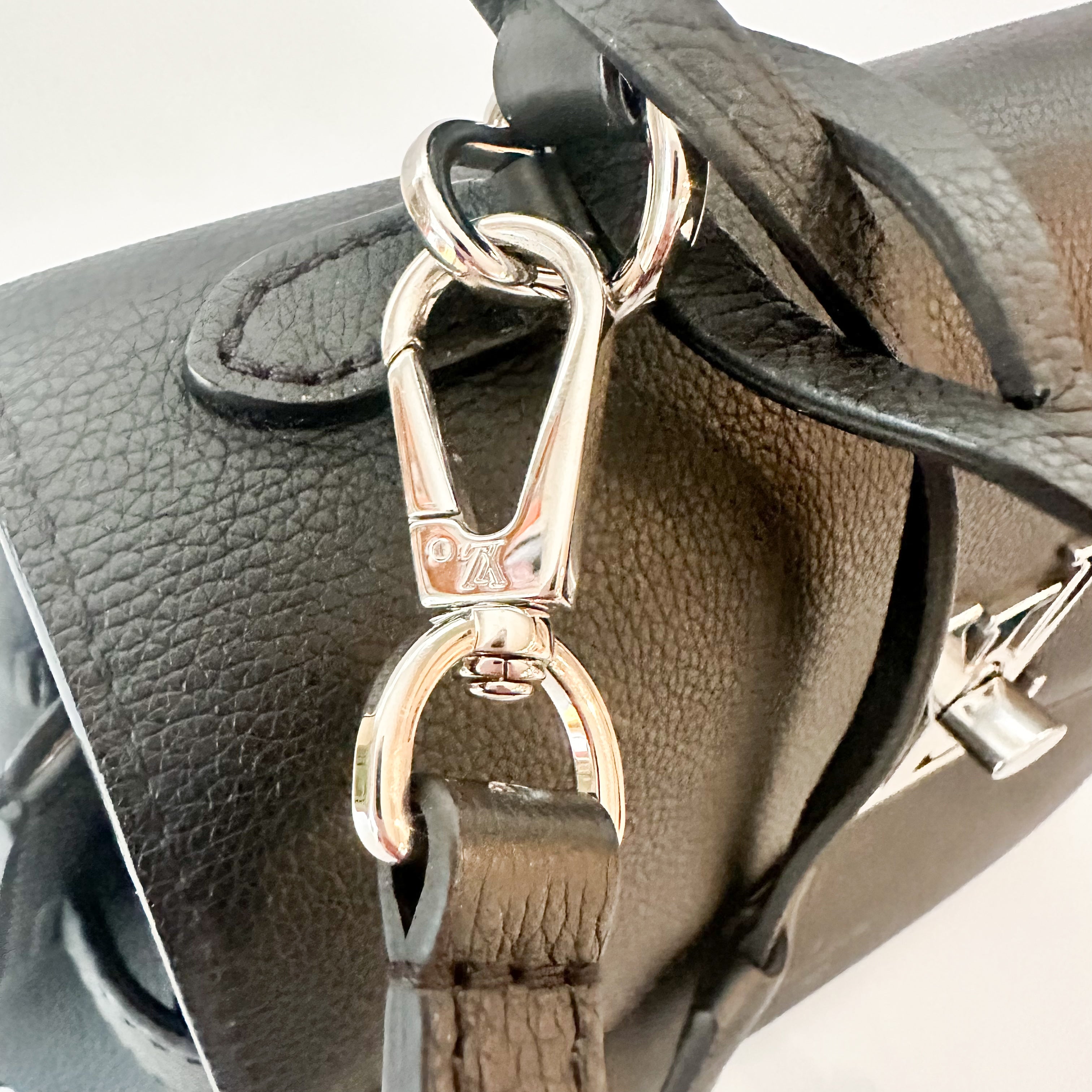 Louis Vuitton Soft Calfskin Lockme Ever MM Black